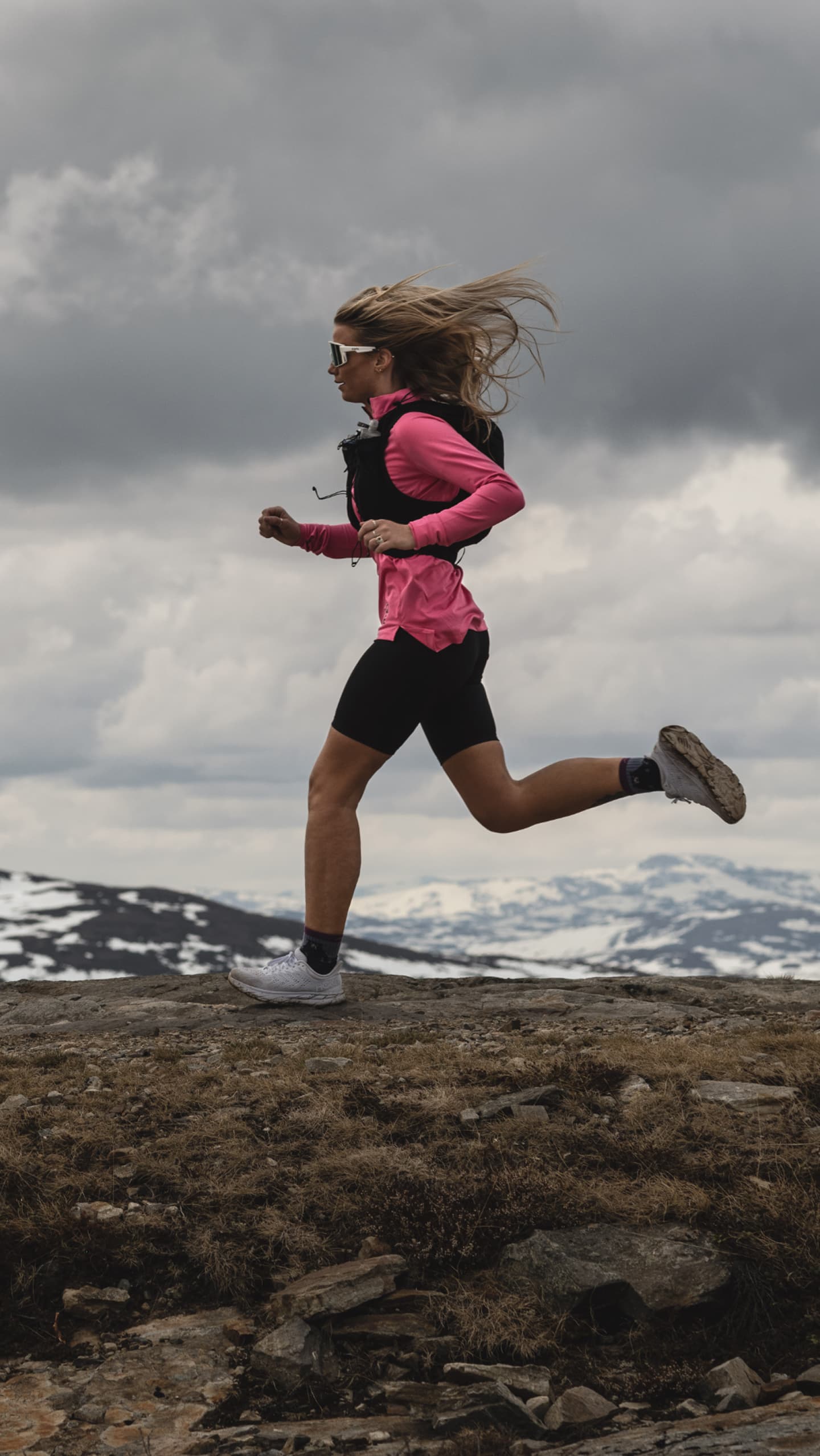 https://a.storyblok.com/f/285898/1440x2556/5ab08c2564/running.jpg